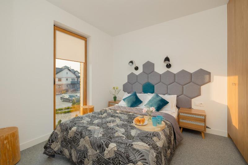 Marynarska Modern Apartment with Parking by Noclegi Renters - image 20