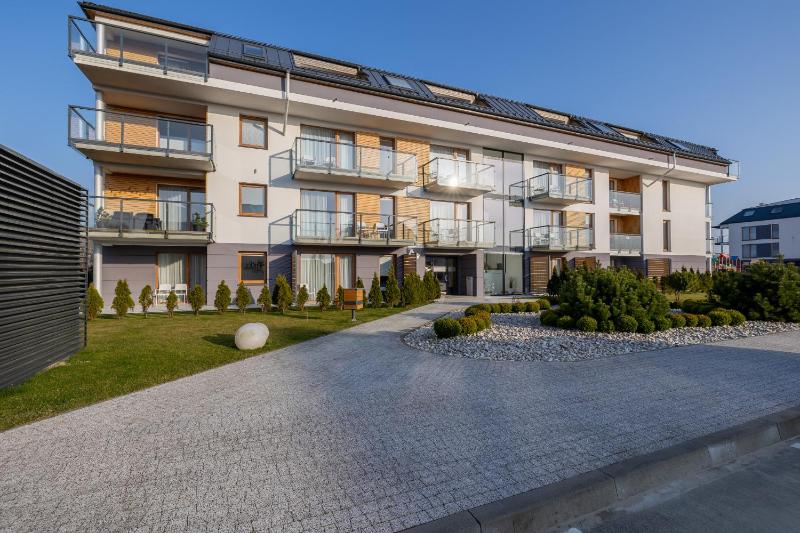Marynarska Modern Apartment with Parking by Noclegi Renters - image 17