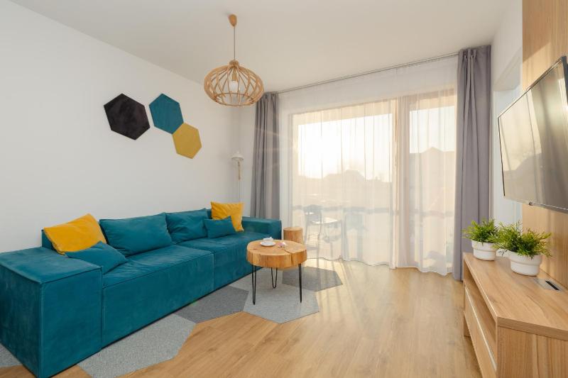 Marynarska Modern Apartment with Parking by Noclegi Renters - image 7
