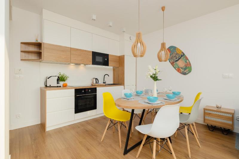 Marynarska Modern Apartment with Parking by Noclegi Renters - image 3