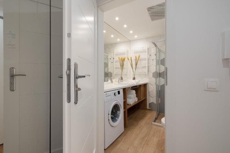 Marynarska Modern Apartment with Parking by Noclegi Renters - image 2