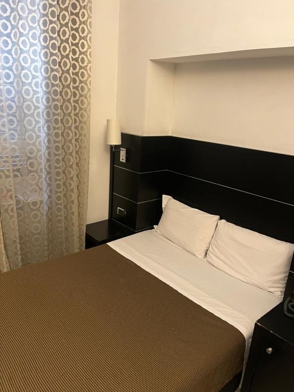 Small Double Room image 3