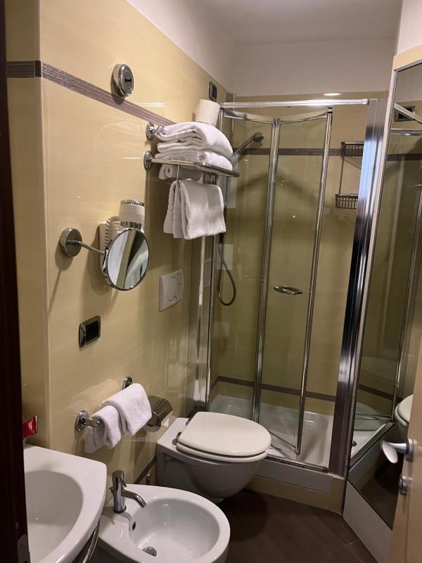 Small Double Room image 4