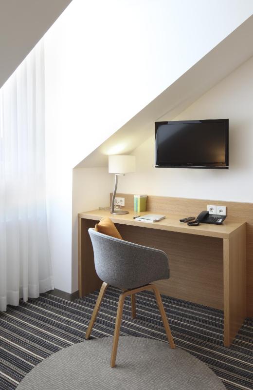 Single Room image 3