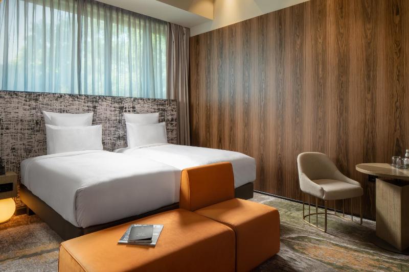 Superior Twin Room image 2