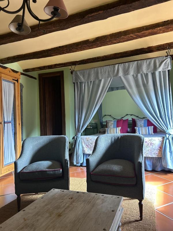 Double or Twin Room image 4