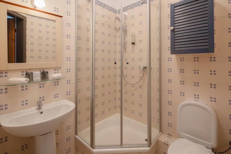 Standard Double Room image 2