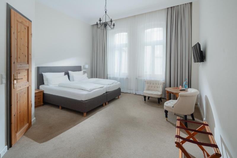 Standard Double Room image 1