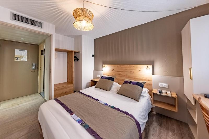 Standard Double or Twin Room image 3