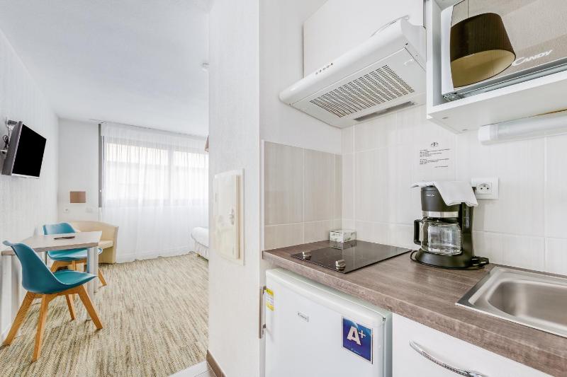 Comfort Studio (Two Single Beds) image 3