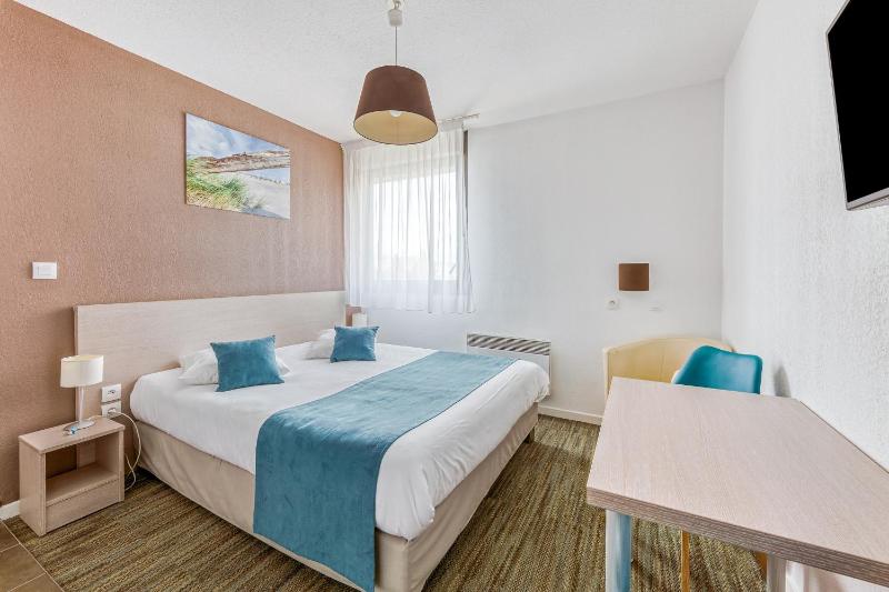 Standard Studio (1-2 Adults) with Double Bed image 1