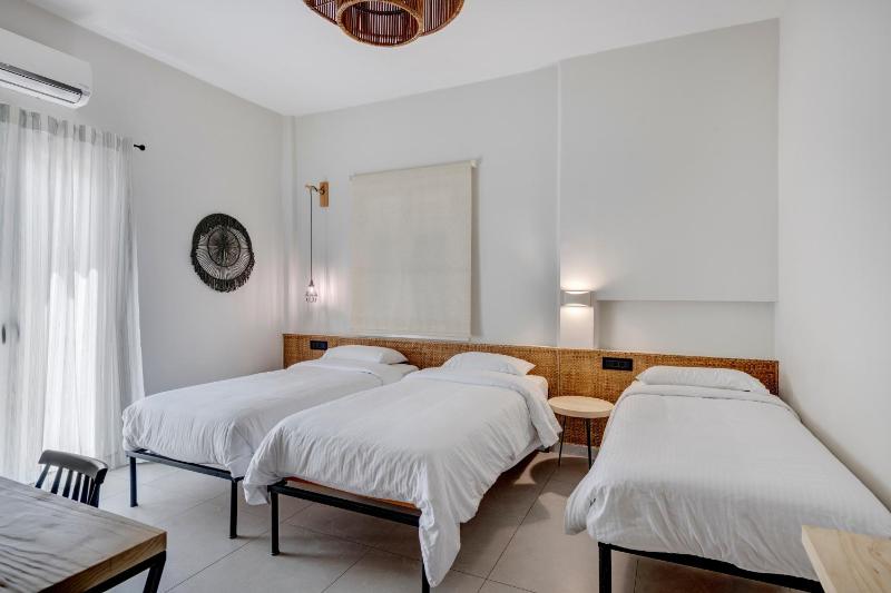 Superior Twin Room image 4