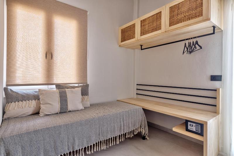 Standard Twin Room image 3