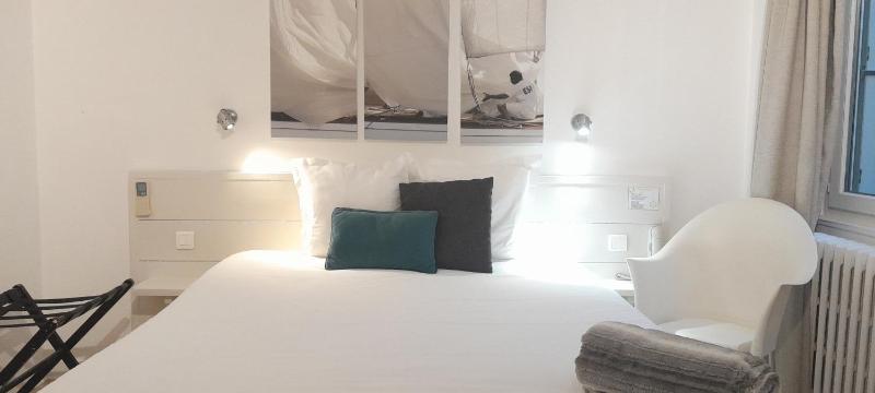 Medium Double Room Courtyard Side image 4