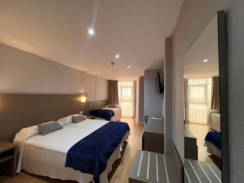 Standard Quadruple Room image 1