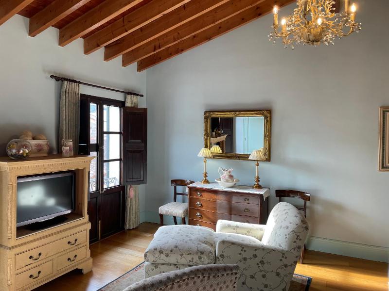 Standard Double Room image 3