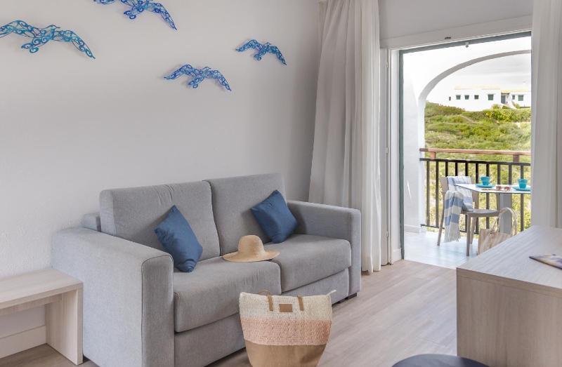 Superior One-Bedroom Apartment Priority Location - Club image 4
