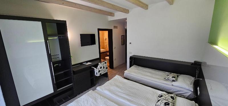 Triple Room with Balcony image 3