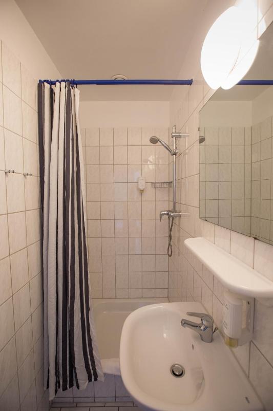 Double or Twin Room image 2