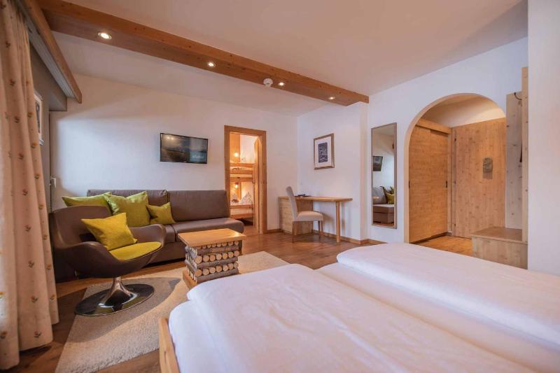 Family Suite with Balcony image 3