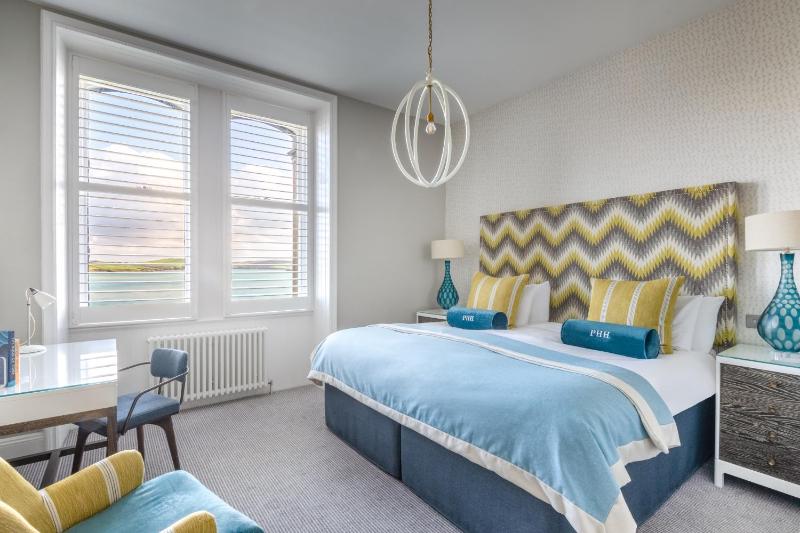 Double Room with Estuary View image 3