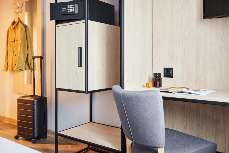Standard Single Room image 3