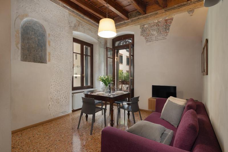 Superior Apartment with Balcony image 2