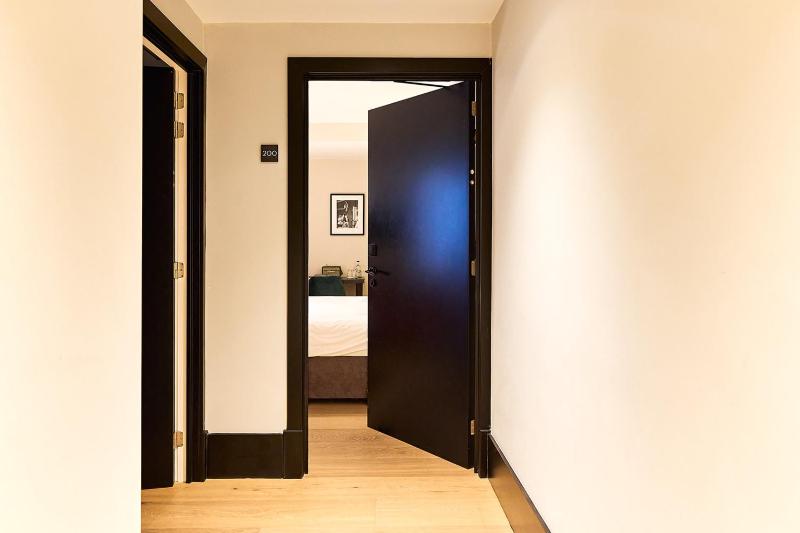 Family Room image 2