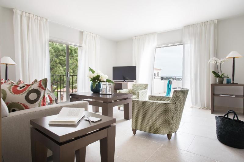 Two-Bedroom Apartment with Sea View image 1