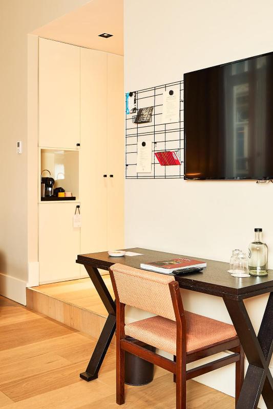 Luxury Suite image 3