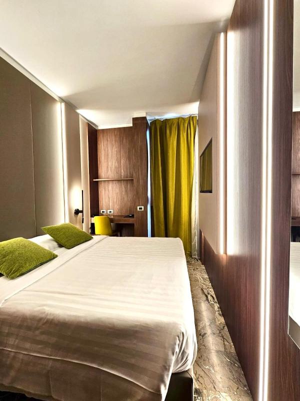 Double Room with Small Double Bed image 3