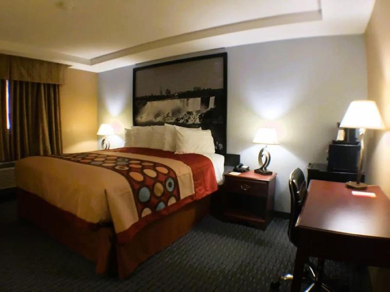 King Room image 3
