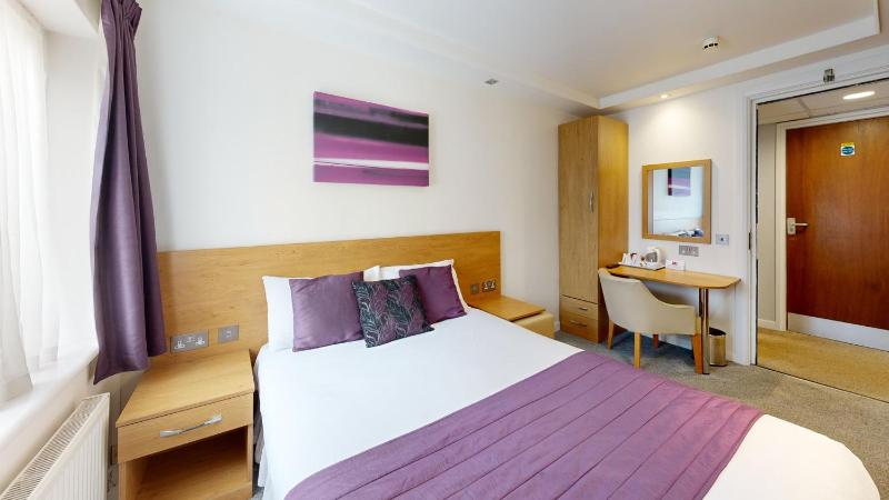 Small Double Room image 2