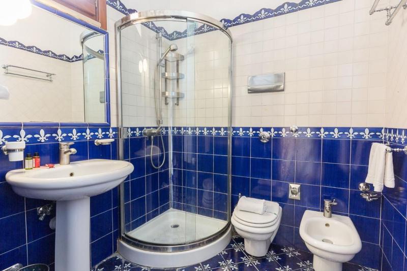 Deluxe Double or Twin Room with Sea View image 4