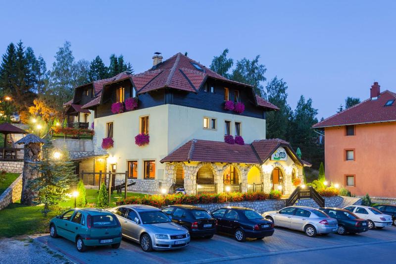 Guest House Vila Bajka - image 1