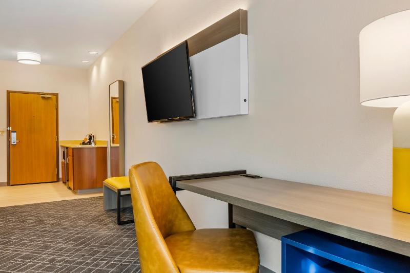 One Room Suite with Two Queen Beds - Non Smoking image 4