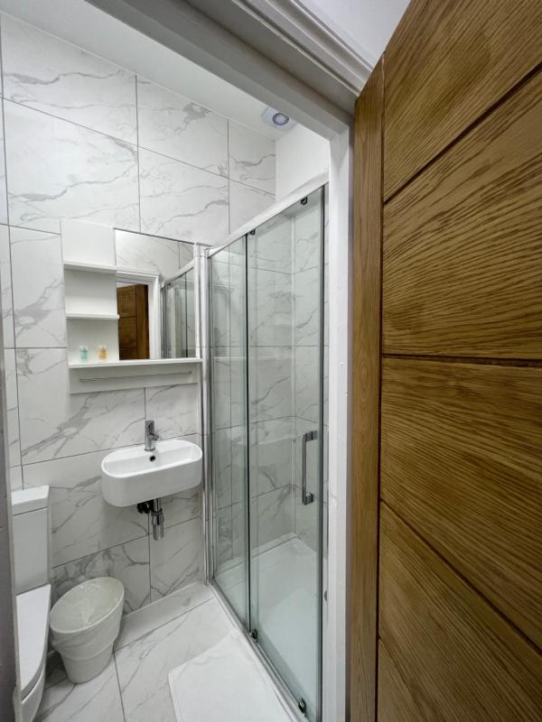 Twin Room with Shared Toilet image 4