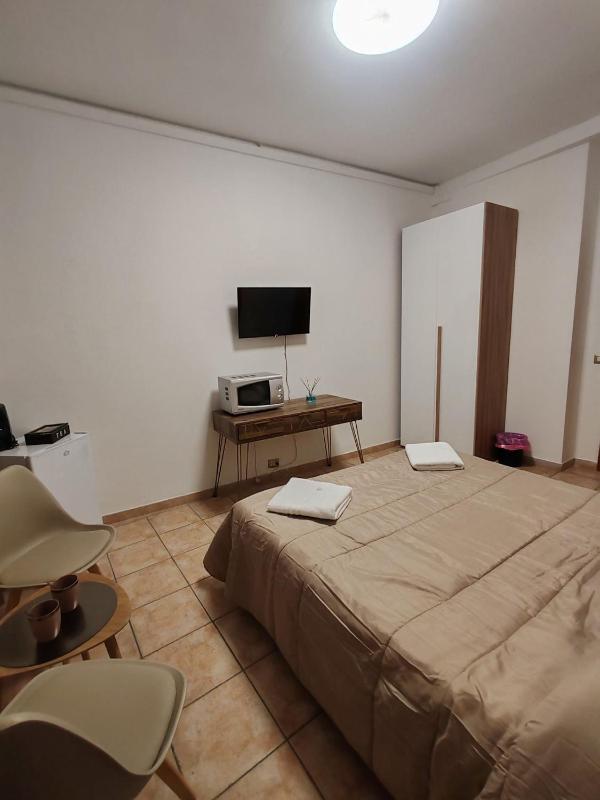 Double Room with Shared Bathroom image 4