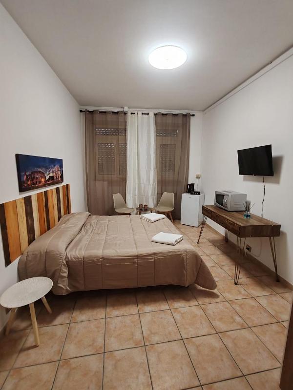 Double Room with Shared Bathroom image 2