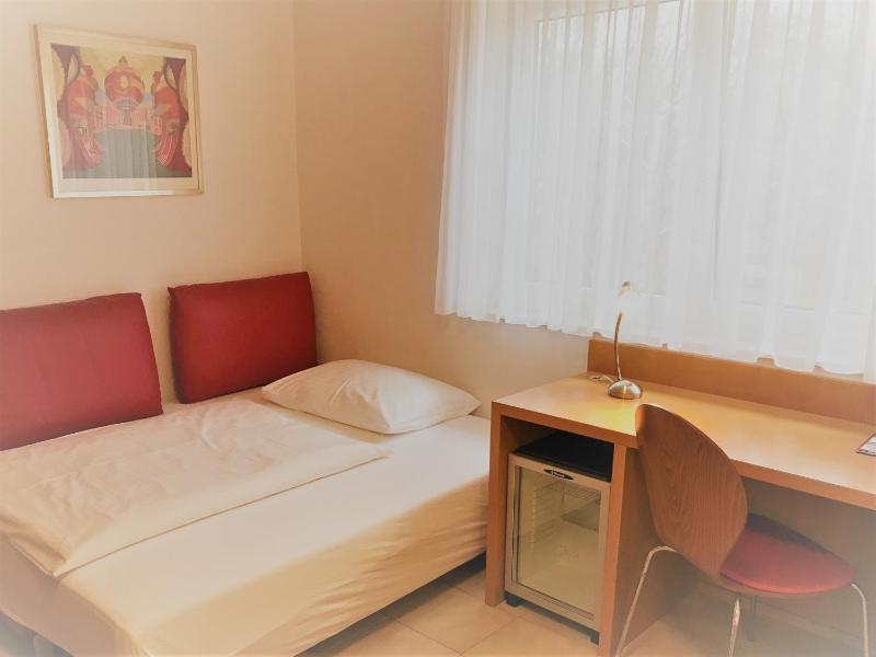 Budget Twin Room image 1