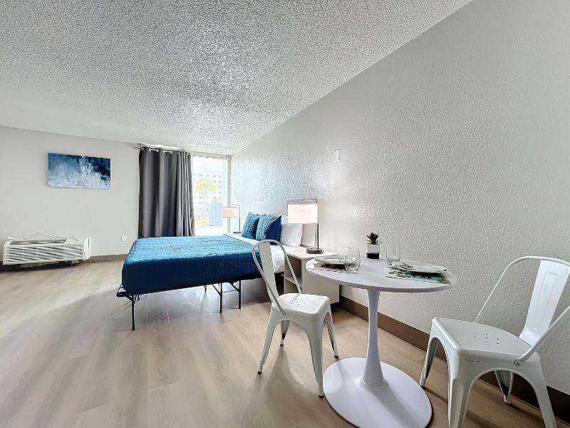 1 King Bed, Mobility/Hearing Accessible Room,Â Roll-in Shower, Non-Smoking