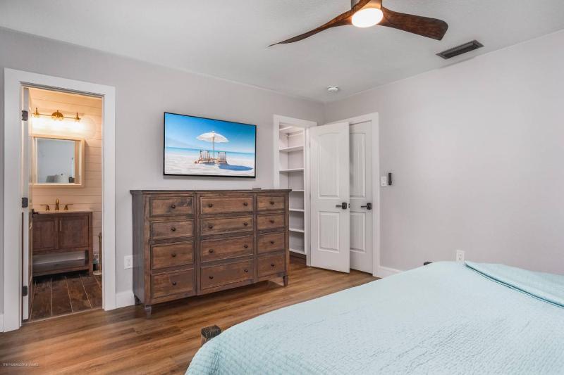 Private Home 2 Miles from Siesta Key - image 3