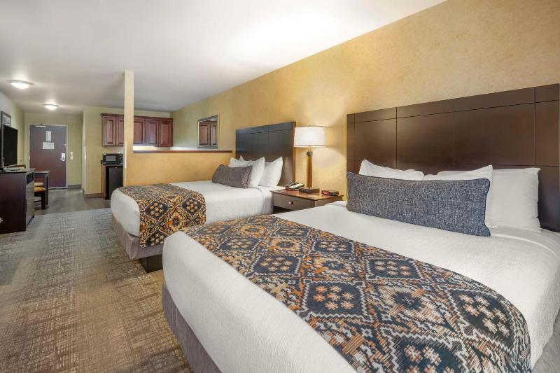 Suite with Two Queen Beds and Communication Assistance image 3