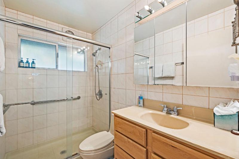 One-Bedroom Apartment: Partial Ocean View #16 image 3