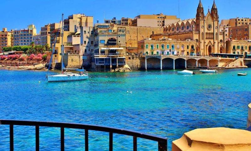 St Julians Sliema 3 minutes walk from promenade 3 bedroom apartment - image 10