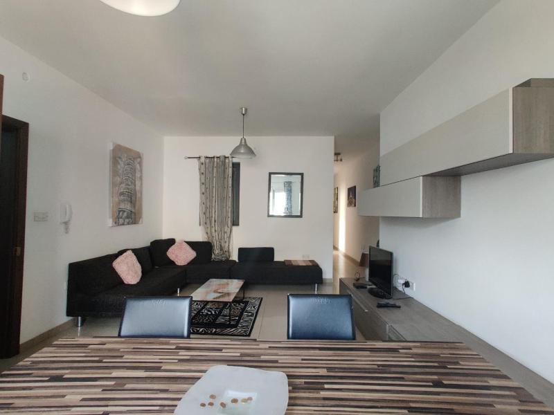 St Julians Sliema 3 minutes walk from promenade 3 bedroom apartment - image 1