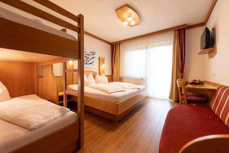 Quadruple Room image 2