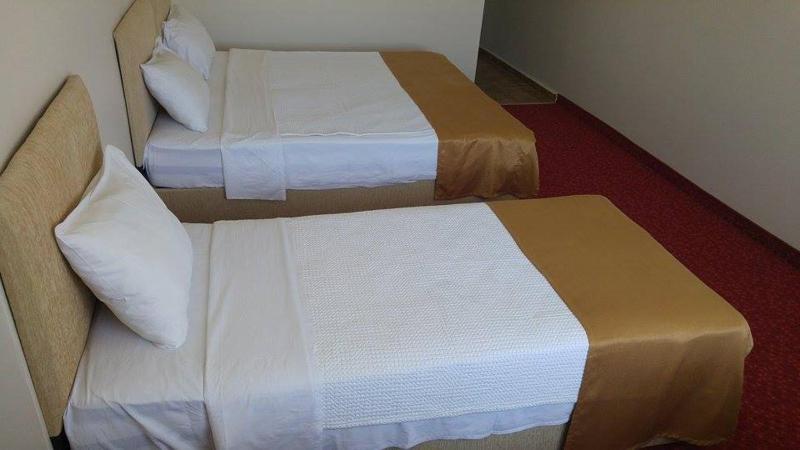 Large Twin Room image 3