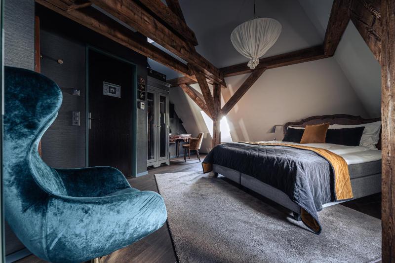 Double Room image 3