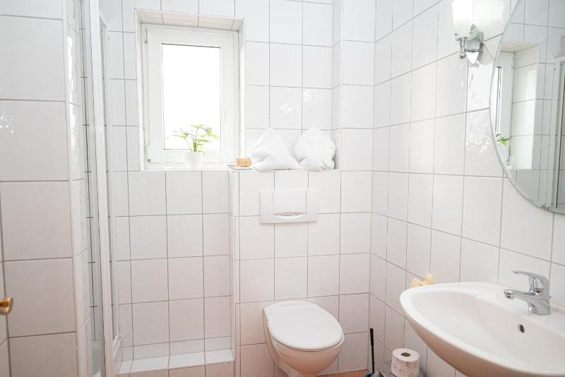 Double Room with Balcony image 4